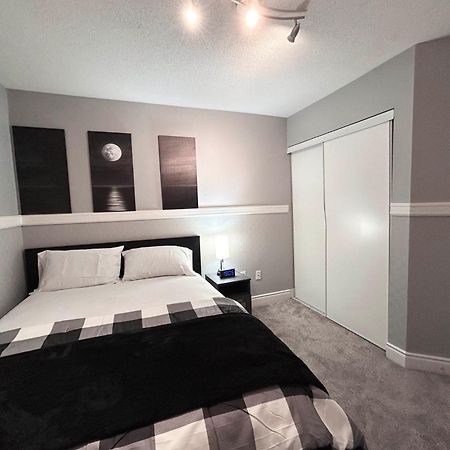 Room In Oshawa, 24/7 Security, Free Parking Exterior photo