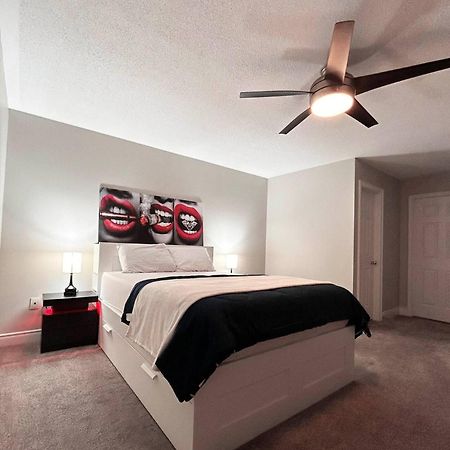 Room In Oshawa, 24/7 Security, Free Parking Exterior photo